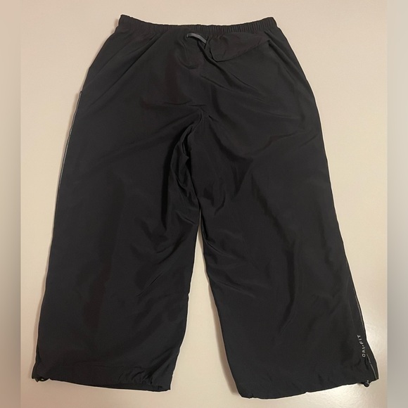 Nike Women’s Dri Fit Capri Pants - Picture 7 of 7